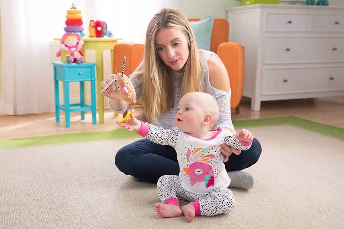 LAMAZE Štěňátko Pippin baby s kousátkem šustí píská s klipem pro miminko