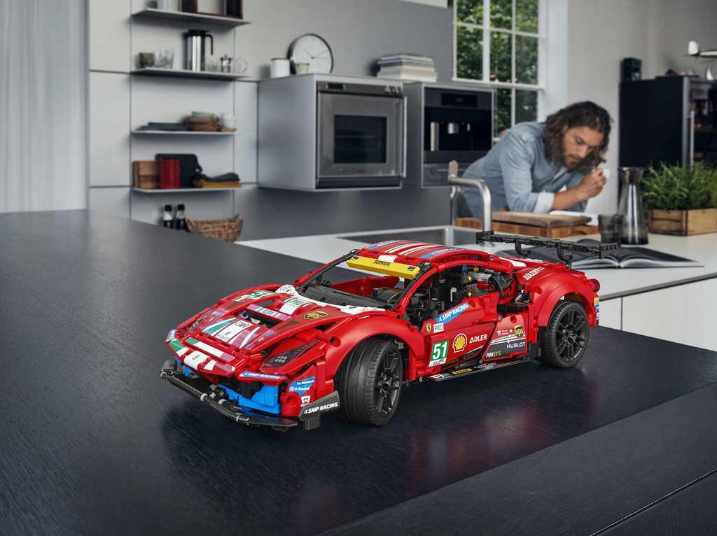 ds34381847_lego_technic_auto_ferrari_488_gte_af_corse_51_42125_stavebnice_1