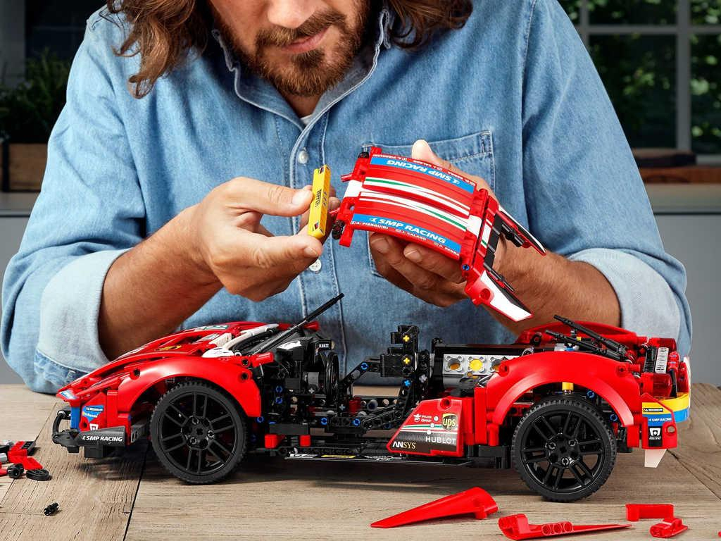 ds34381847_lego_technic_auto_ferrari_488_gte_af_corse_51_42125_stavebnice_4
