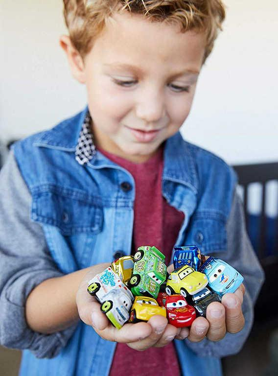 MATTEL Cars 3 (Auta) mini autíčko Disney Pixar různé druhy v sáčku kov