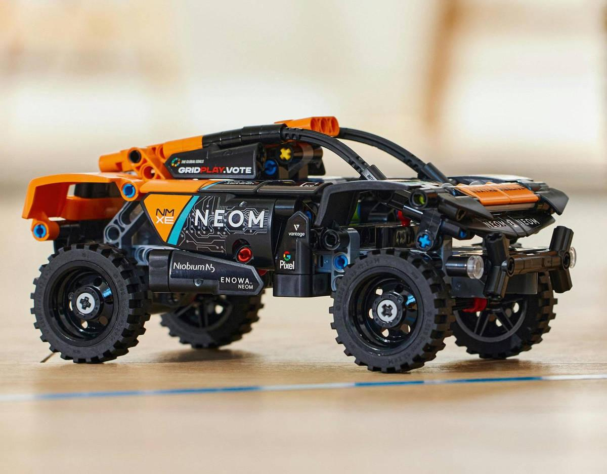 ds94644786_lego_technic_neom_auto_mclaren_extreme_e_race_car_42166_stavebnice_6
