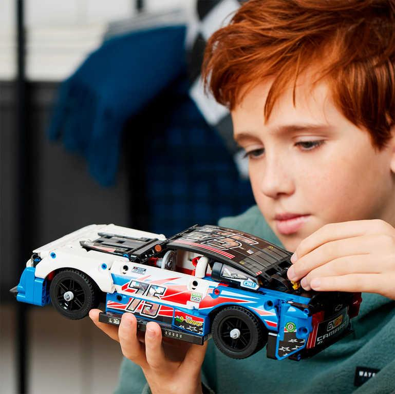 ds97383353_lego_technic_auto_nascar_next_gen_chevrolet_camaro_zl1_42153_stavebnice_1